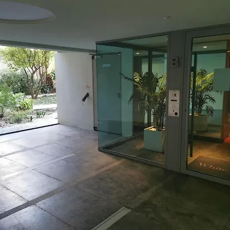 Apartment Centre Les Pins 2p White Pearl Garage